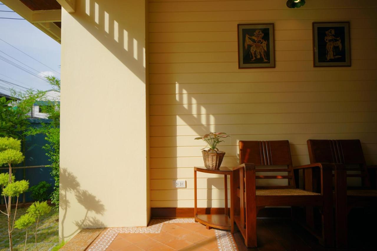 Bed and Breakfast Priya Boutique House Бангкок Экстерьер фото