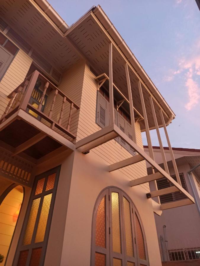 Bed and Breakfast Priya Boutique House Бангкок Экстерьер фото