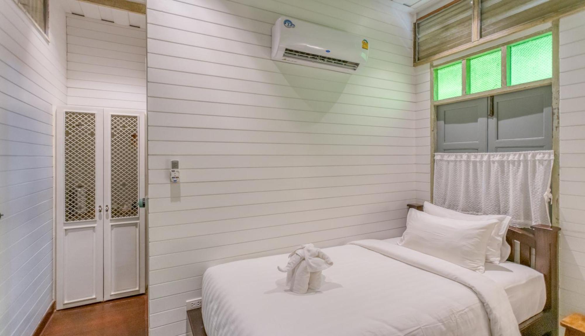 Bed and Breakfast Priya Boutique House Бангкок Номер фото