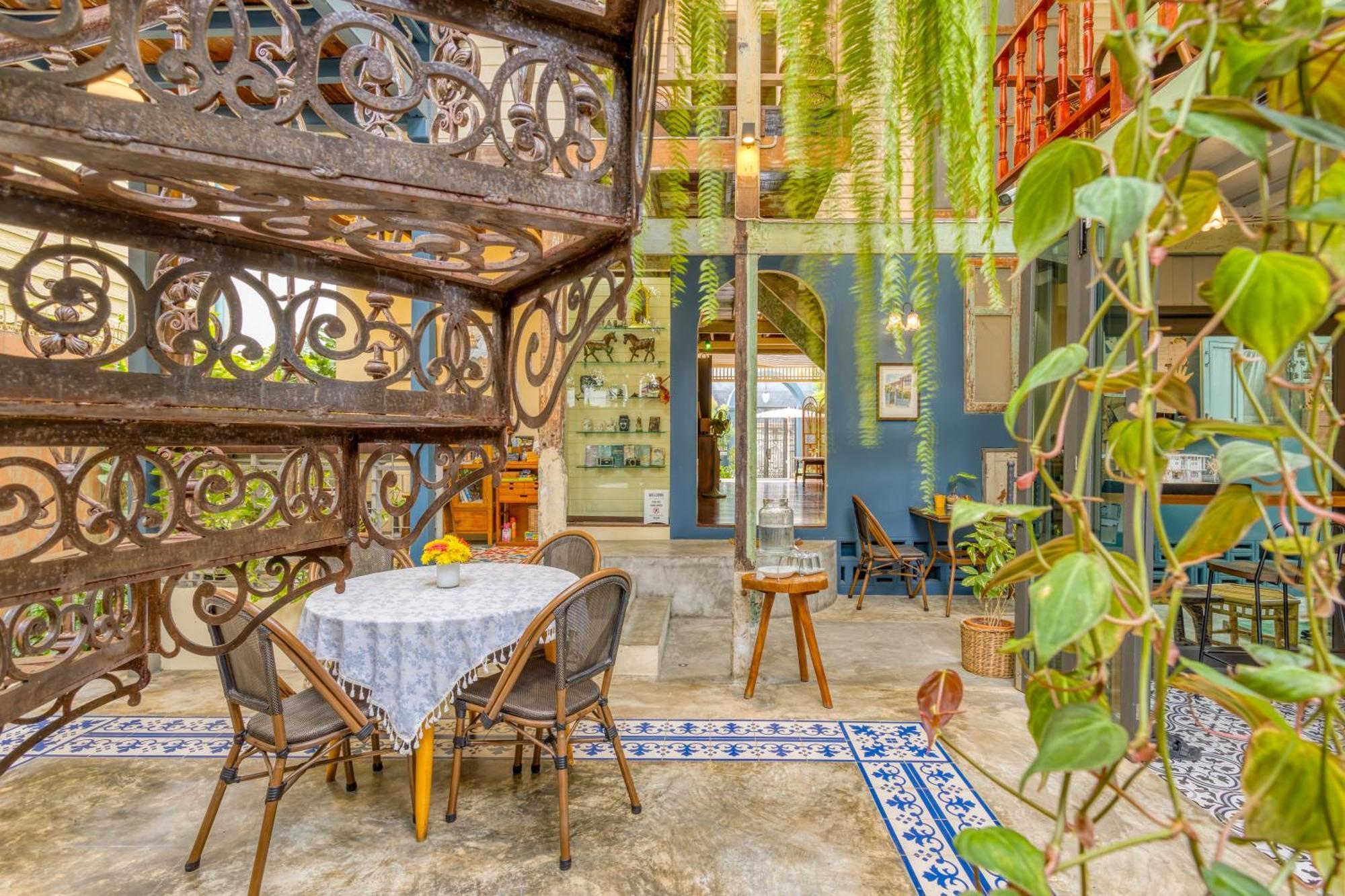Bed and Breakfast Priya Boutique House Бангкок Экстерьер фото