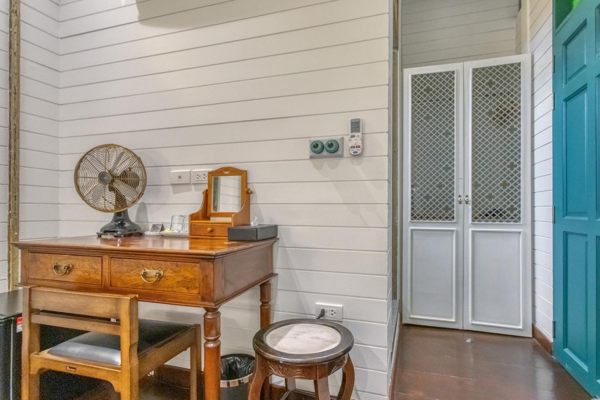 Bed and Breakfast Priya Boutique House Бангкок Номер фото
